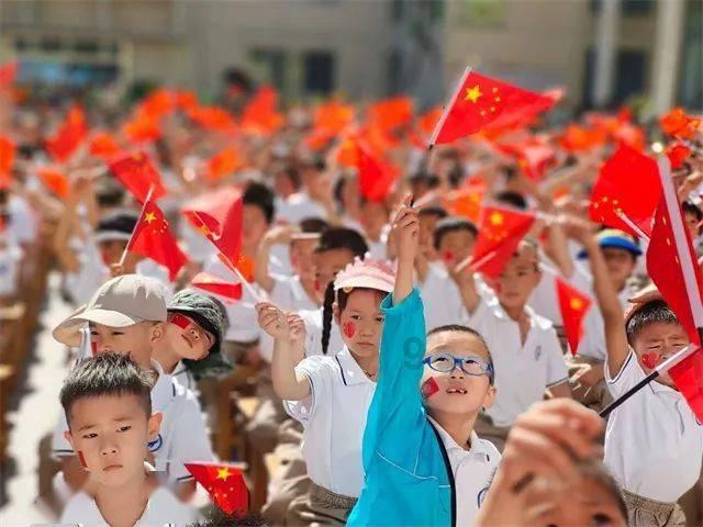 新款长安uni-v插混版申报图曝光,两侧大灯看起来非常犀利